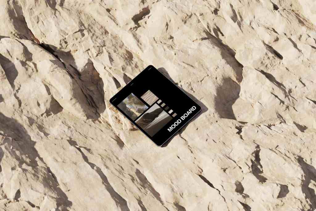 Laura iPad Mockup 11