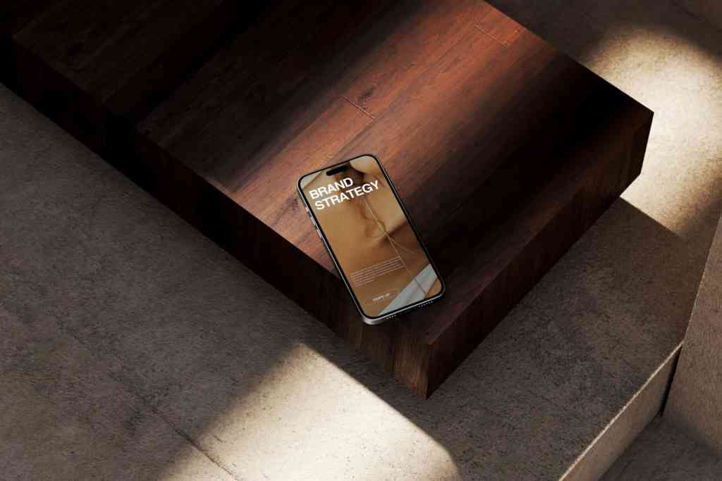 Laura iPhone Mockup 05